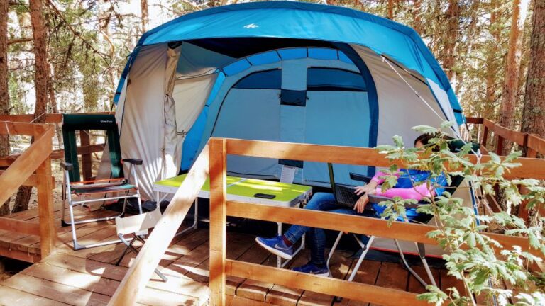 Camping con tienda equipada en la Sierra de Albarracín